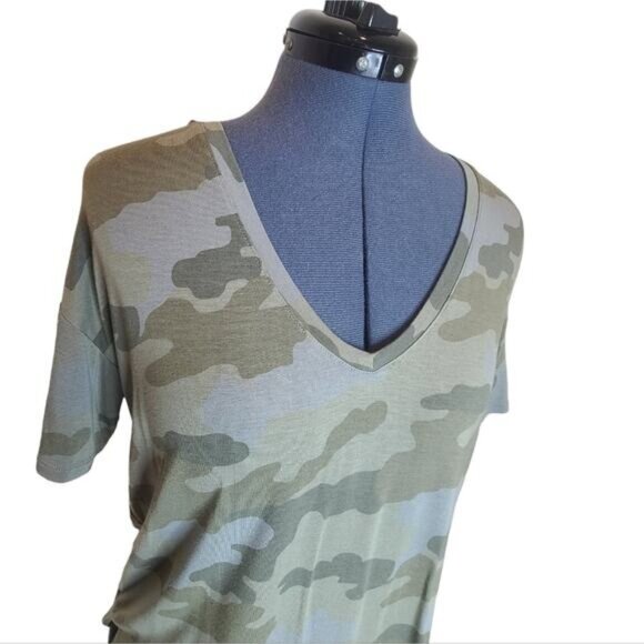 American Eagle soft and sexy relaxed fit camo round hem T-shirt XS - Picture 4 of 8
